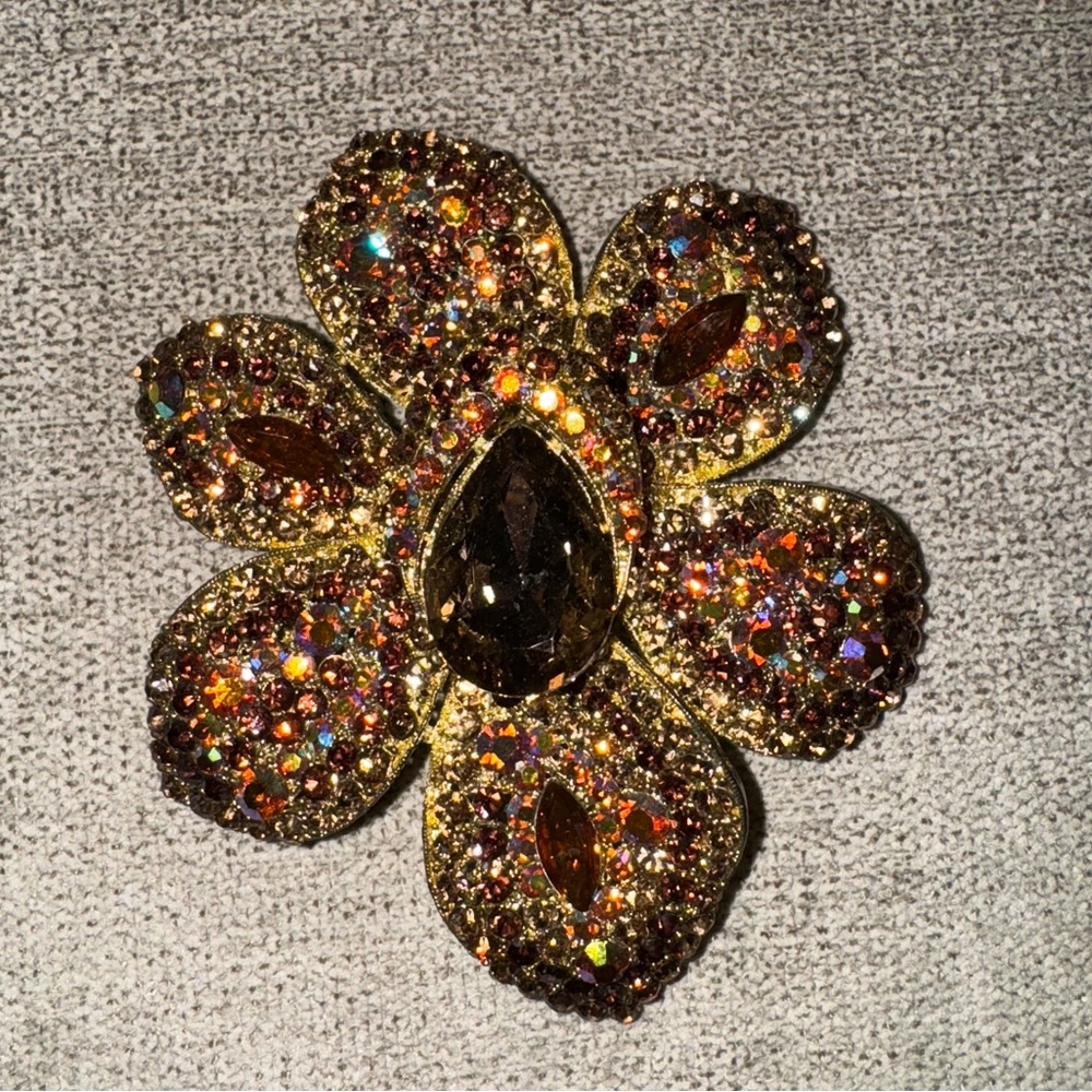 Beautiful Brooch/pin with loop - Picture 6 of 9